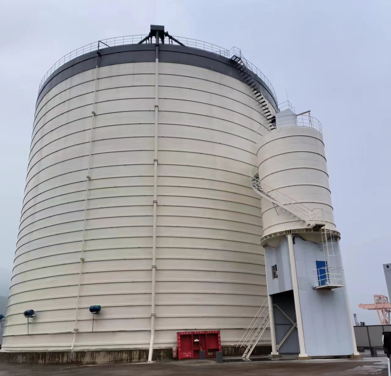 灯塔10万吨水泥钢板库